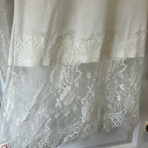 Women’s Cotton and Lace White Medium Long Sleeve Top - Picture 2 of 4